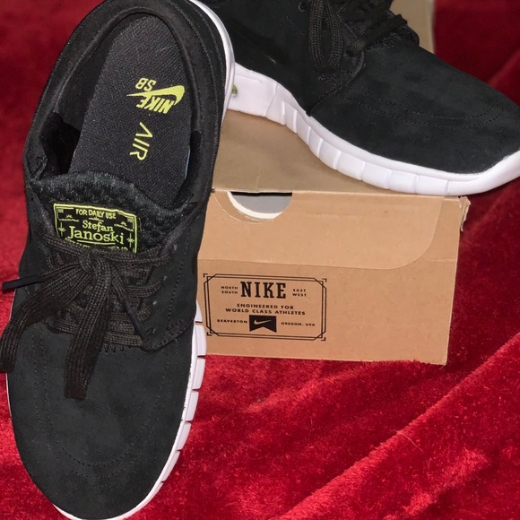 Nike Stefan Janoski Shoes - Picture 2 of 5
